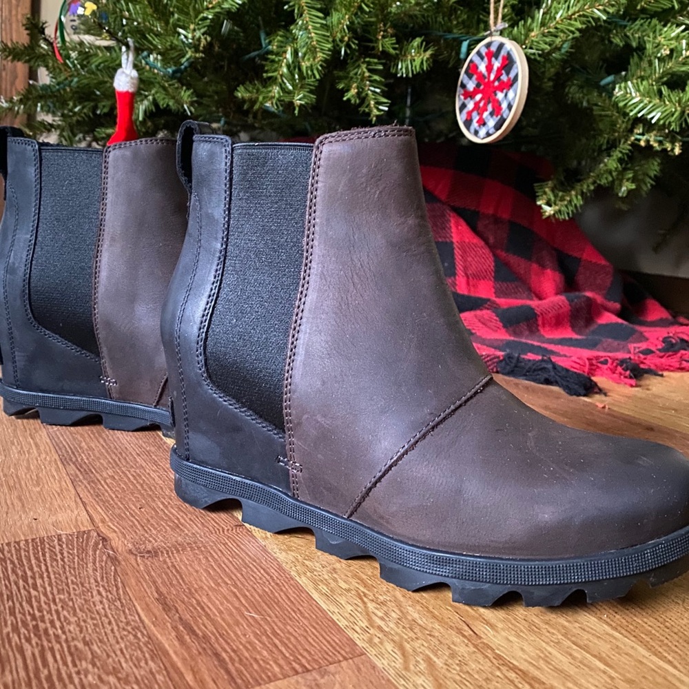 Joan of Arctic Sorel Wedge Boots 9